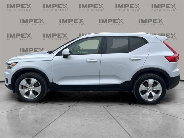 2022 Volvo XC40 Momentum