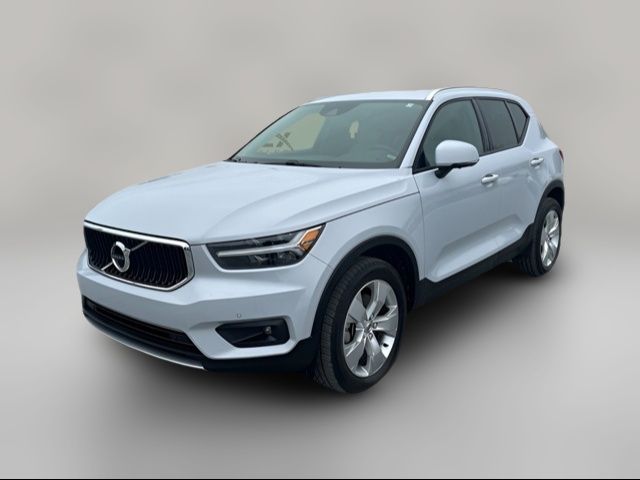 2022 Volvo XC40 Momentum