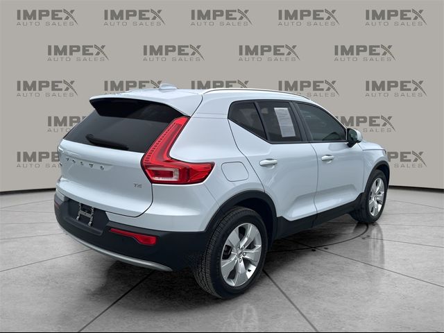 2022 Volvo XC40 Momentum