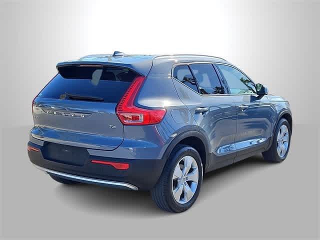 2022 Volvo XC40 Momentum