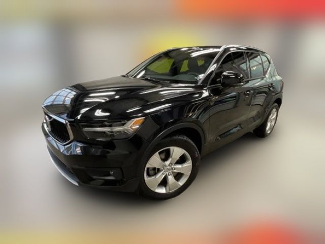 2022 Volvo XC40 Momentum