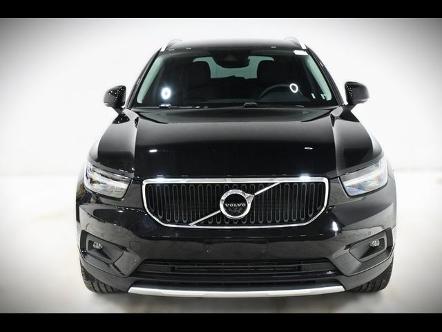 2022 Volvo XC40 Momentum