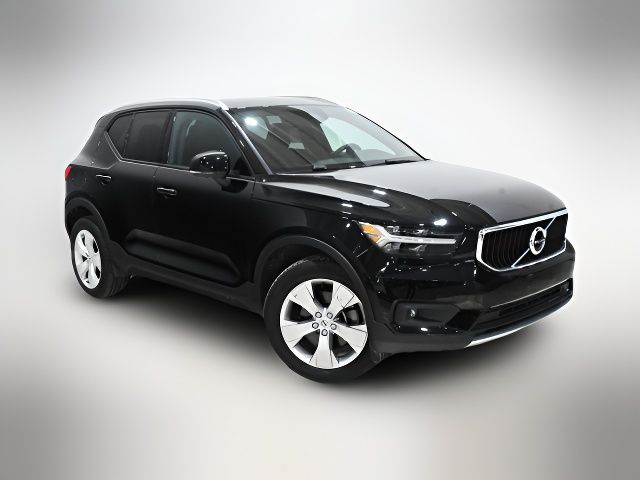 2022 Volvo XC40 Momentum