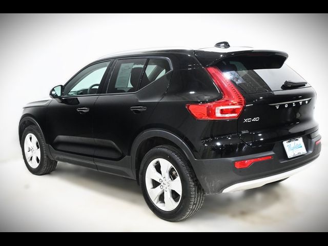 2022 Volvo XC40 Momentum