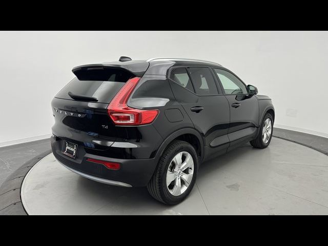 2022 Volvo XC40 Momentum