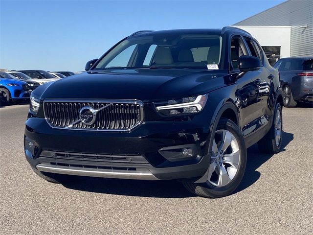 2022 Volvo XC40 Momentum