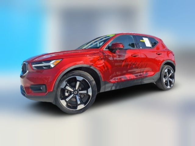 2022 Volvo XC40 Momentum