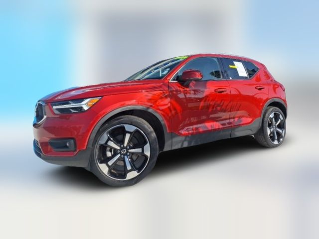 2022 Volvo XC40 Momentum