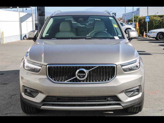 2022 Volvo XC40 Momentum