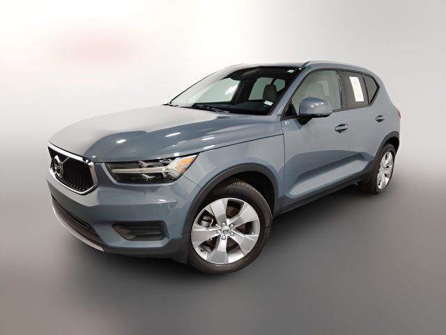 2022 Volvo XC40 Momentum