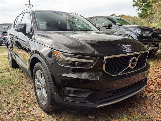 2022 Volvo XC40 Momentum