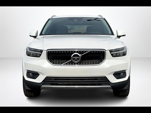 2022 Volvo XC40 Momentum