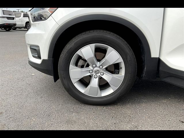 2022 Volvo XC40 Momentum