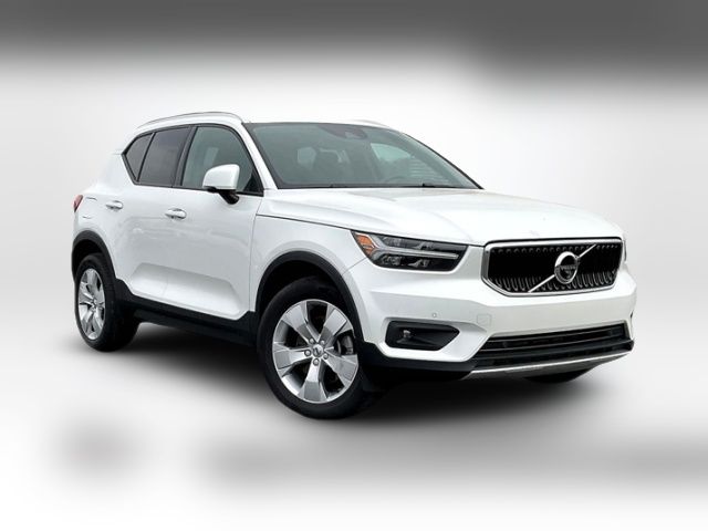 2022 Volvo XC40 Momentum