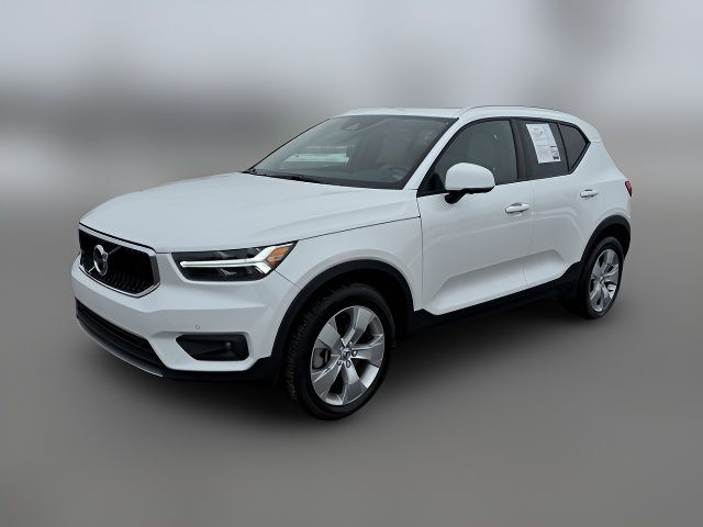 2022 Volvo XC40 Momentum