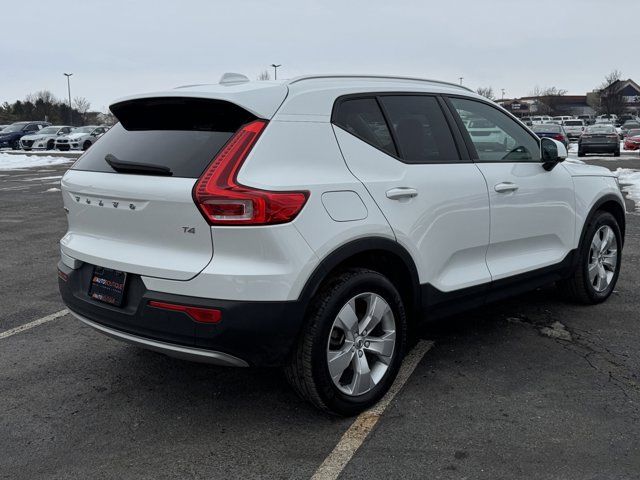 2022 Volvo XC40 Momentum