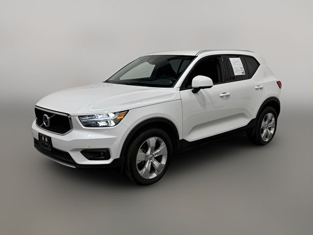 2022 Volvo XC40 Momentum