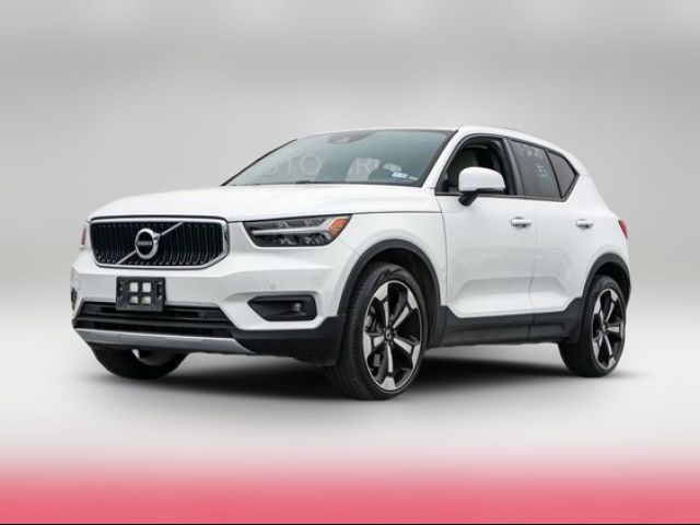 2022 Volvo XC40 Momentum