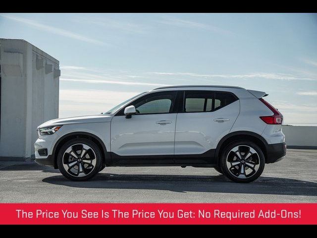 2022 Volvo XC40 Momentum