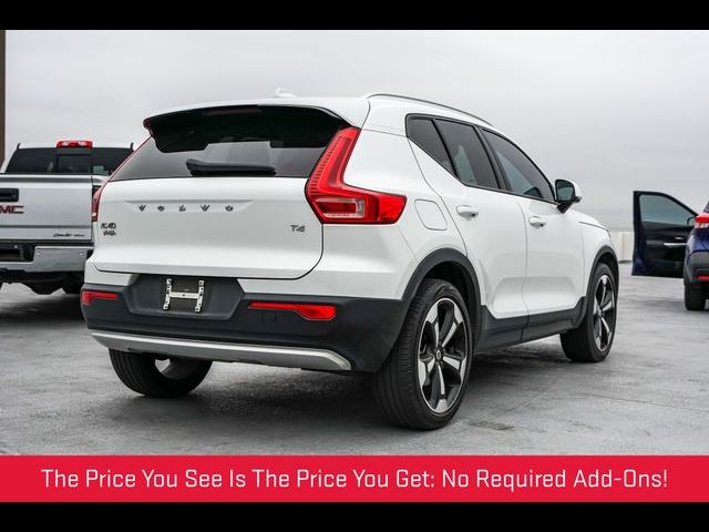 2022 Volvo XC40 Momentum