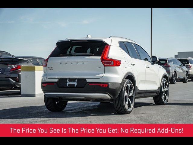 2022 Volvo XC40 Momentum