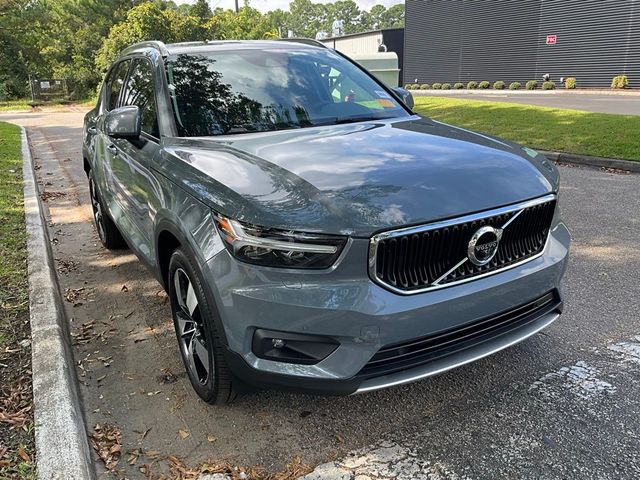 2022 Volvo XC40 Momentum