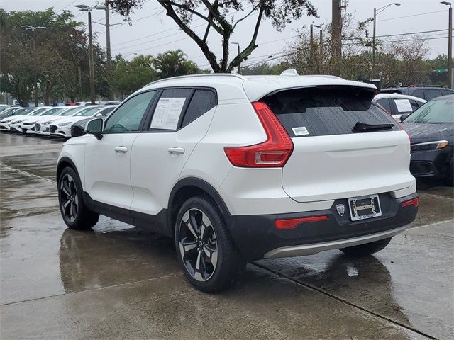 2022 Volvo XC40 Momentum