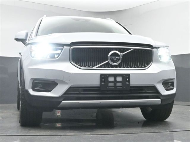 2022 Volvo XC40 Momentum