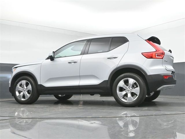 2022 Volvo XC40 Momentum
