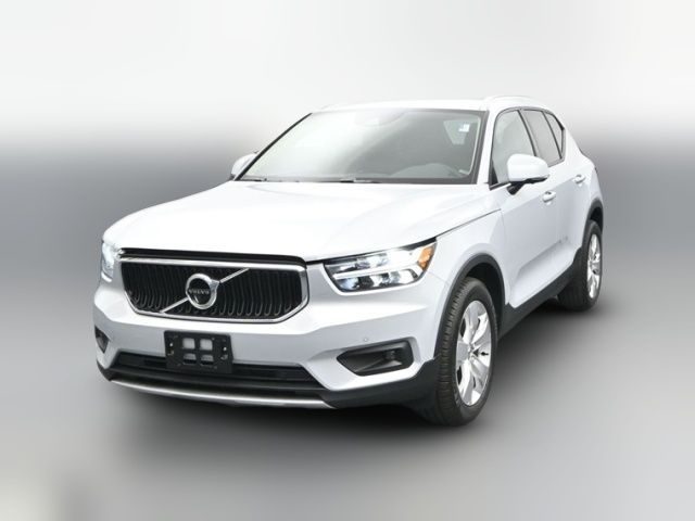 2022 Volvo XC40 Momentum