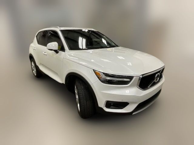 2022 Volvo XC40 Momentum