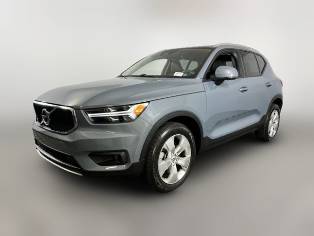 2022 Volvo XC40 Momentum