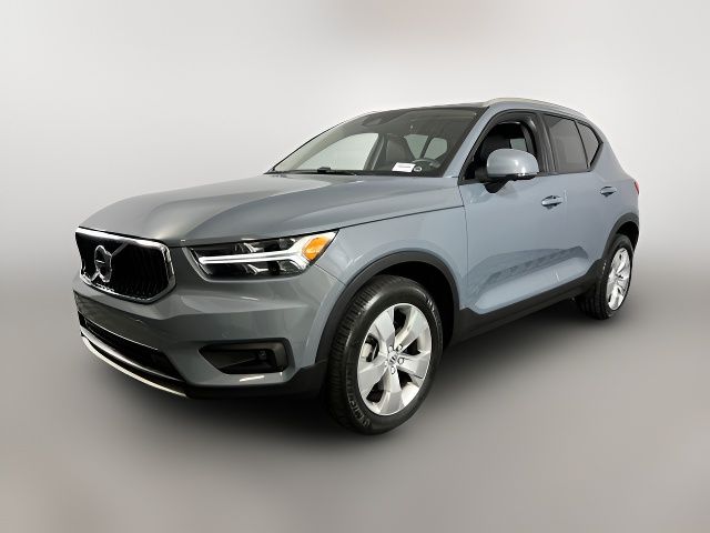 2022 Volvo XC40 Momentum