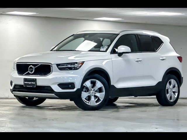 2022 Volvo XC40 Momentum