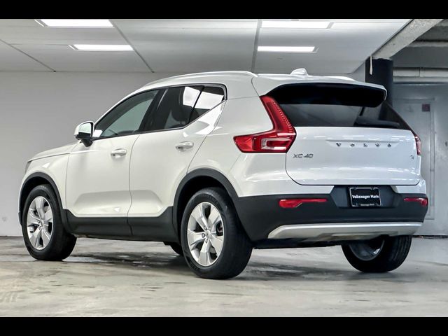 2022 Volvo XC40 Momentum