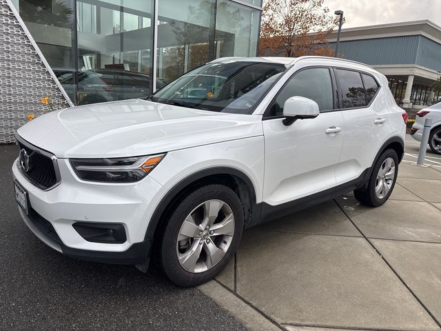 2022 Volvo XC40 Momentum