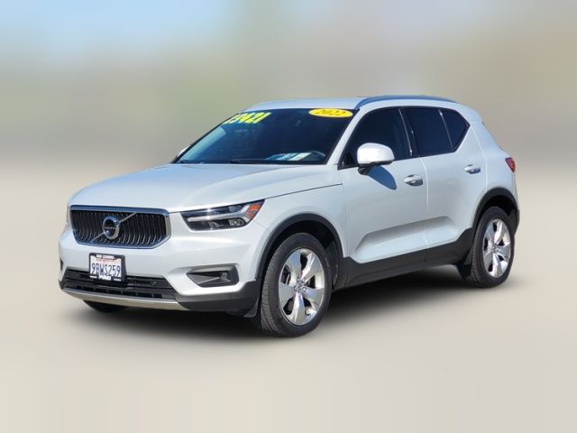 2022 Volvo XC40 Momentum