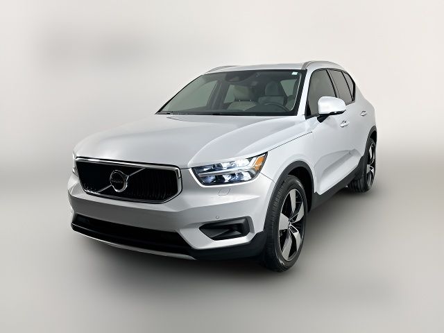 2022 Volvo XC40 Momentum