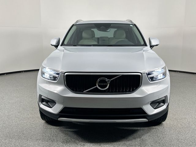 2022 Volvo XC40 Momentum