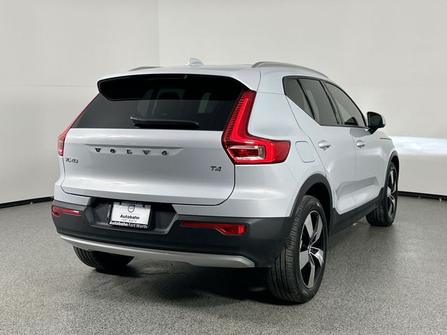 2022 Volvo XC40 Momentum