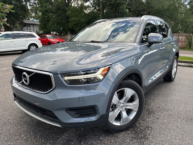 2022 Volvo XC40 Momentum