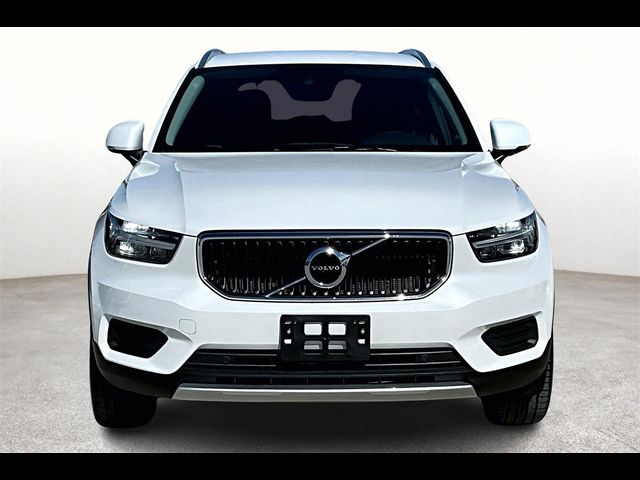 2022 Volvo XC40 Momentum