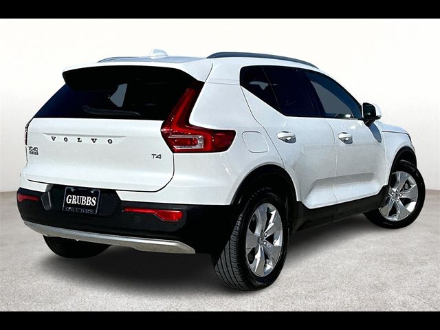 2022 Volvo XC40 Momentum