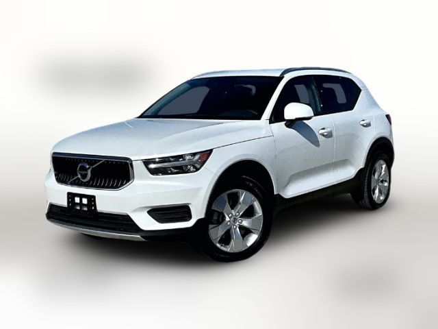 2022 Volvo XC40 Momentum