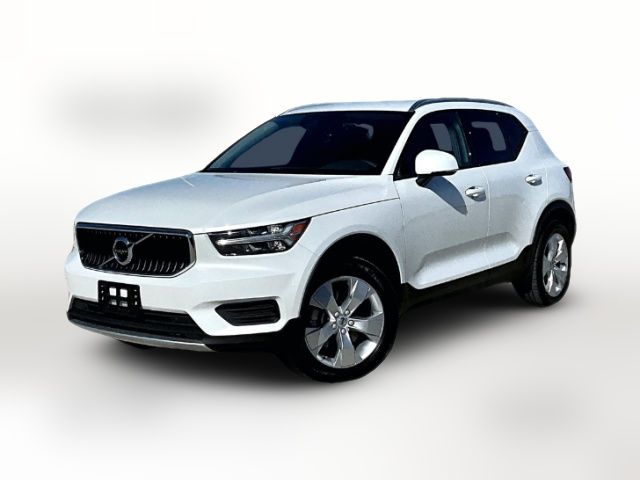 2022 Volvo XC40 Momentum