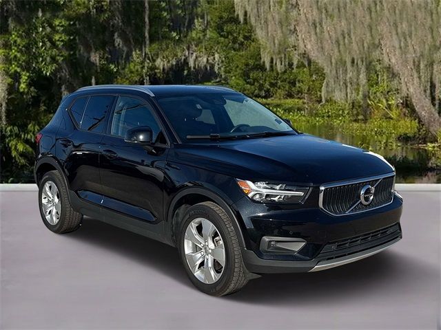 2022 Volvo XC40 Momentum