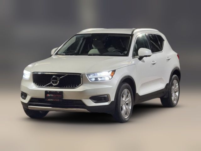 2022 Volvo XC40 Momentum