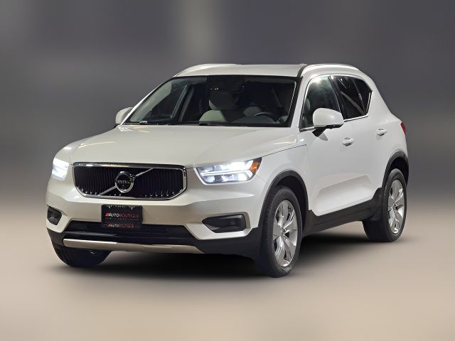 2022 Volvo XC40 Momentum