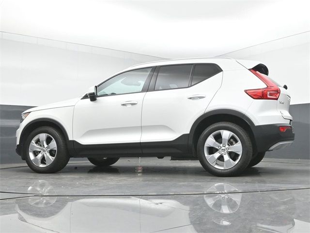 2022 Volvo XC40 Momentum