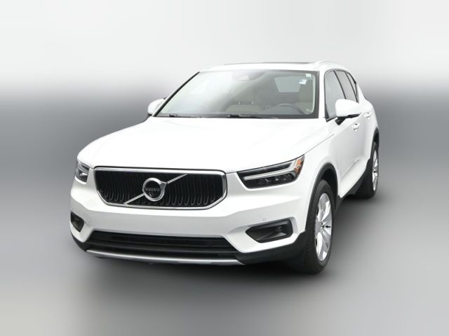 2022 Volvo XC40 Momentum